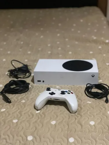 ? Xbox Series S Semi-Novo + 4 Jogos Top + Controle