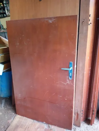 Porta pequeno,para armário debaixo de escada