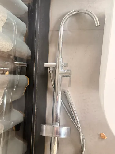 Torneira para banheira de piso