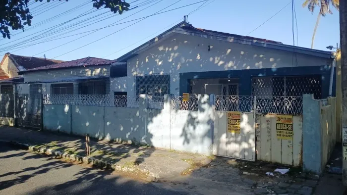 Casa para alugar no centro/ Tambia