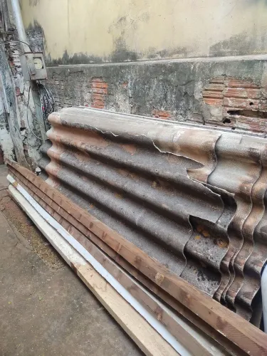 Vigas e Telhas para Construção