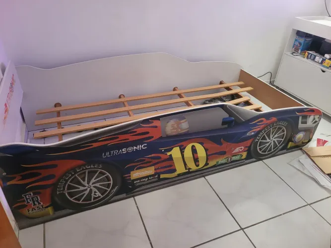 Cama infatil modelo carro em MDF
