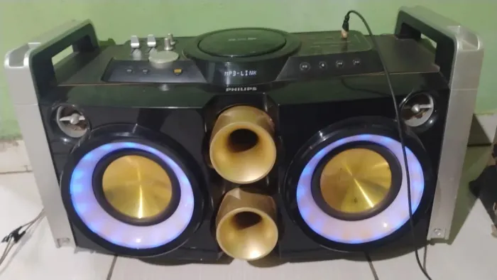 Vendo som semi novo