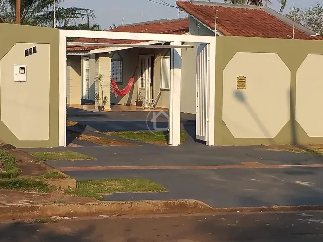 CASA COM 03 DORMITORIOS NO PIRATININGA