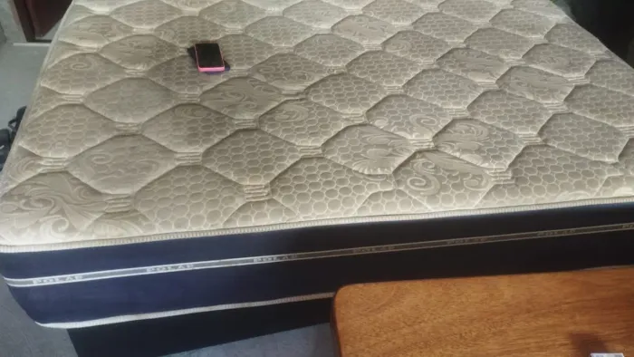 vendo cama de casal em estado ótimo 
