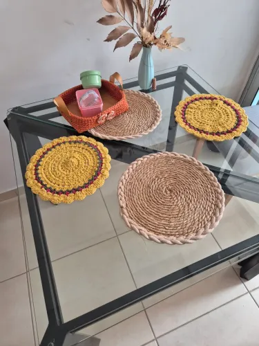 Mesa com tampo de vidro