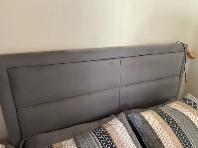 Cabeceira Queen Estofada em Suede Cinza - Elegância e Conforto