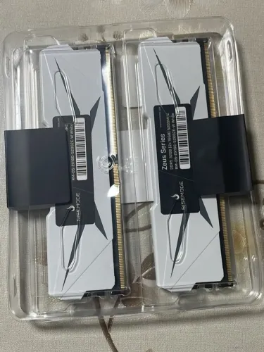 NOVO - LACRADO Kit de memória RAM Rise Mode 32 GB (2x16 GB), DDR5, 5200 MHz, branca.
