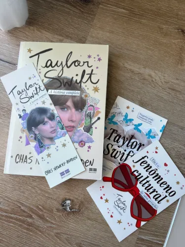 livro- taylor swift a história completa (com brindes)