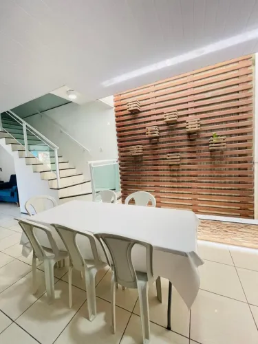 Vendo mesa com cadeiras 