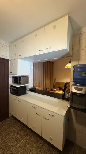 Armário e gabinete de cozinha