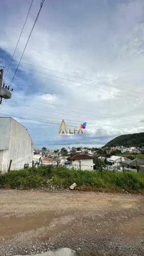 Terreno de esquina com vista para o mar a 400m da Praia São Miguel