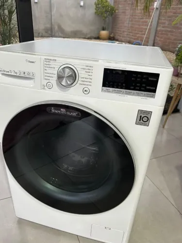 Lava e seca LG 11kg - 220v - higienizada e com garantia