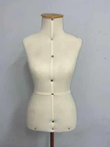     Manequim Feminino de Costura com Base de Ferro Decorativa