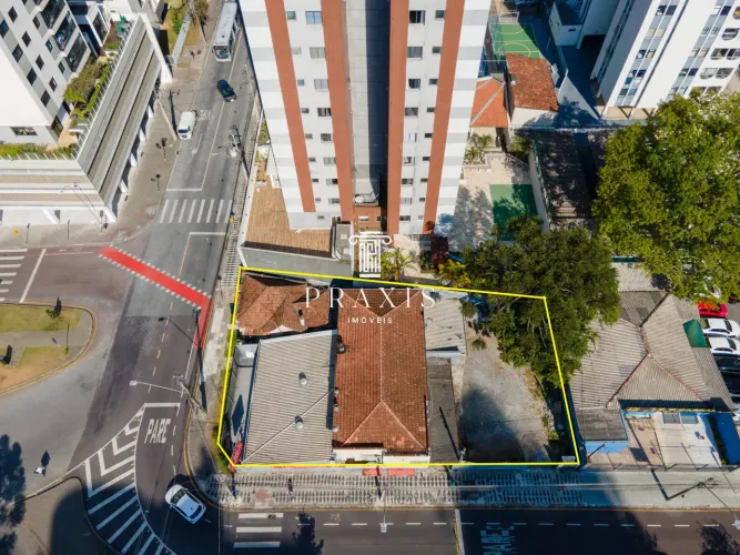 Terreno no bairro Cabral, 594m², excelente localização