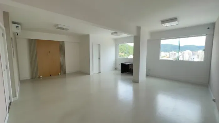 SALA COMERCIAL COM 46M2, 1 VG PRIVATIVA, 1BWC, EXC.  LOCALIZAÇÃO 4a ANDAR...  VENHA VER