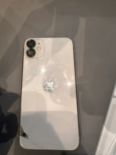 iPhone 11 para peças/conserto - R$150