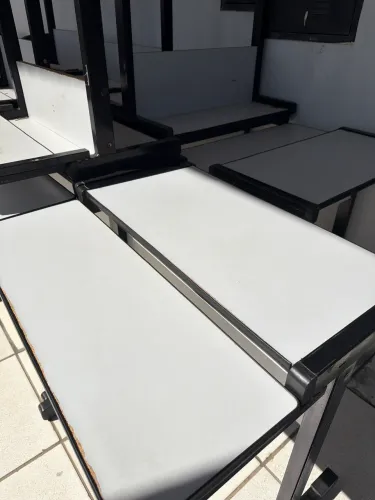 Mesa para computador compacta