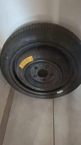 Vende-se um estepe completo (pneu reservva, usado poucas vezes, para carro Ford.
