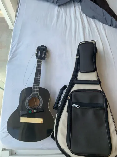 Cavaquinho giannini cs14 preto com capa de couro acolchoada por dentro