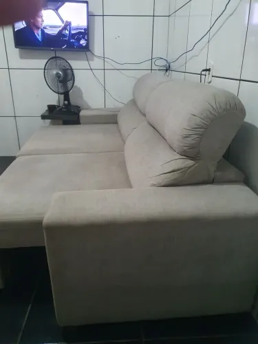 Sofá Seminovo grande. Lavagem a seco há 2 meses.