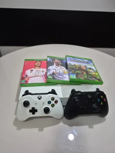 XBOX ONE S 1 TERA + 2 CONTROLES +3 JOGOS