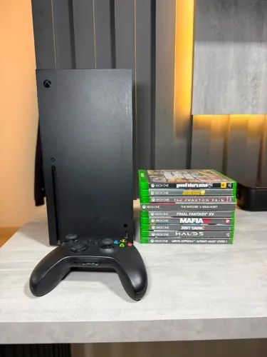 Xbox Series X 1TB - Preto | Completo com 9 jogos e 2 controles