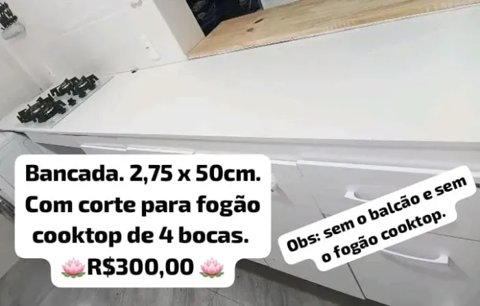 Tampo de 2,75 x 50cm. Cor branca. De mdf. Com corte para fogão cooktop de 4 bocas 