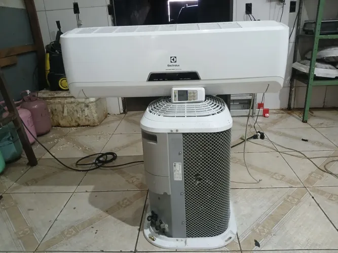 SPLIT 12000BTUS, ELECTROLUX INVERTER. 