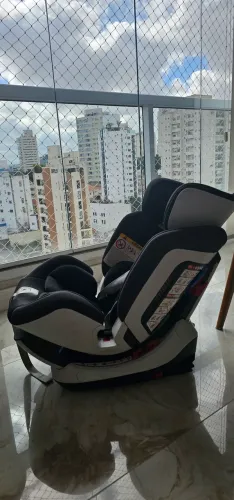Cadeirinha chicco com isofix infantil. Muito bem conservada