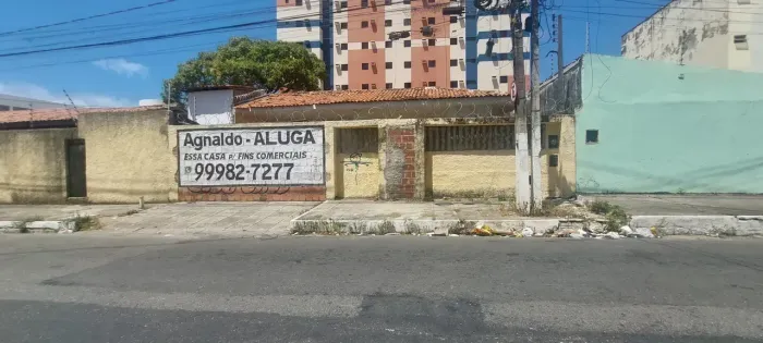 Imóvel para aluguel possui 250 metros quadrados com 6 quartos em Jatiúca - Maceió - AL