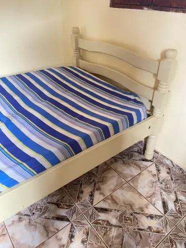 Cama de solteiro com colchão 