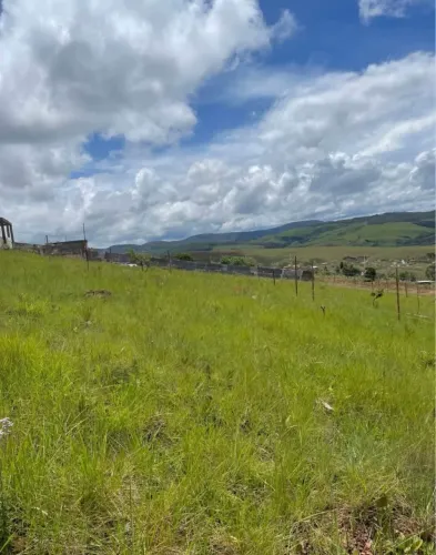 Lote ( acesso à rua , tem luz e água ) perto do ponto de ônibus