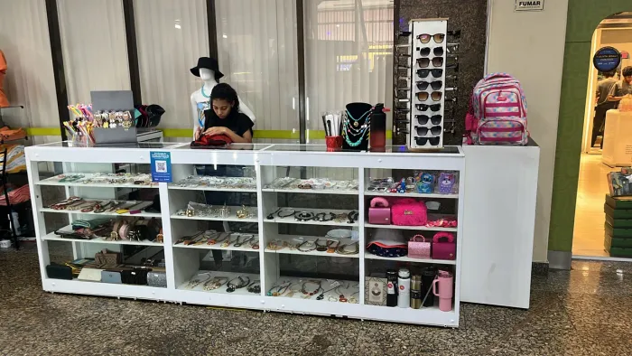 Balcão 3m muito conservado