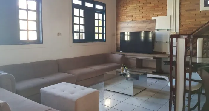 Excelente oportunidade. Vendo Sofá elegante de 06 a 08 lugares