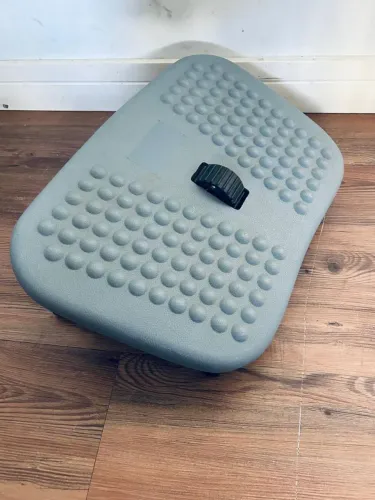 Apoio Ergonômico para os Pés com Roldana Central