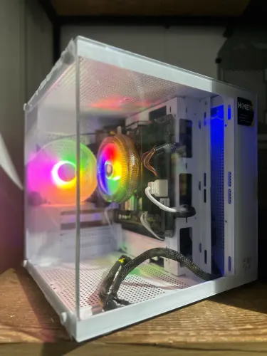 O PC QUE CHAMA ATENÇÃO ANTES MESMO DE LIGAR!