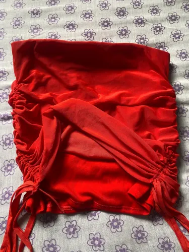 Saia vermelha riachuelo