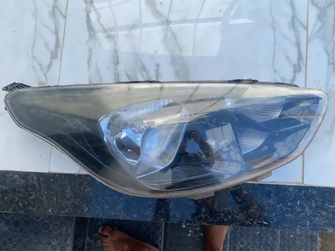 Farol Dianteiro Lado Direito Máscara Negra - Ford Ka 2022