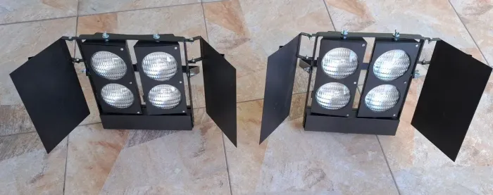 2 Refletore Mini Brut novos nunca usado ,com 4 lâmpadas 650w novas cada Ge originais