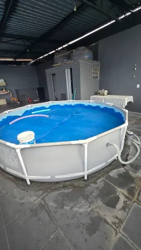 Piscina intex 6503 litros com bomba filtro, capa e produtos de manutenção 