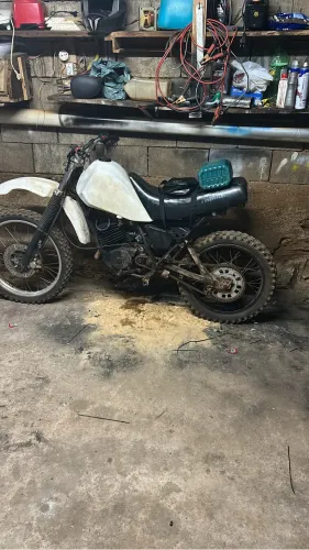Vendo DT 180 de trilha 