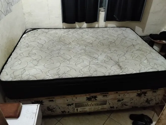 Vendo cama de casal usada boa
