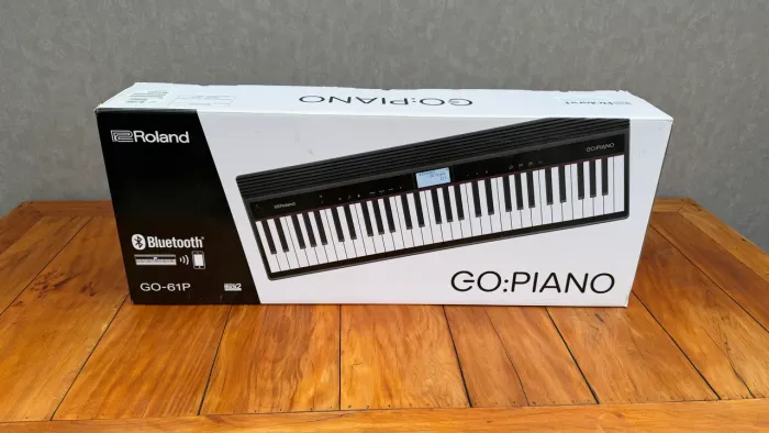 Roland GO:PIANO + Pedal + Estante para partitura