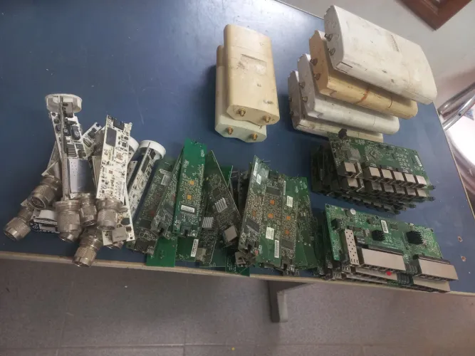 Lot 10 un placas  05ubiquiti switrch touch poe  e 05placas rb mikrotik 2011 defeito