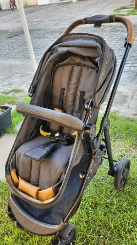 Carrinho com Moisés marca Galzerano 