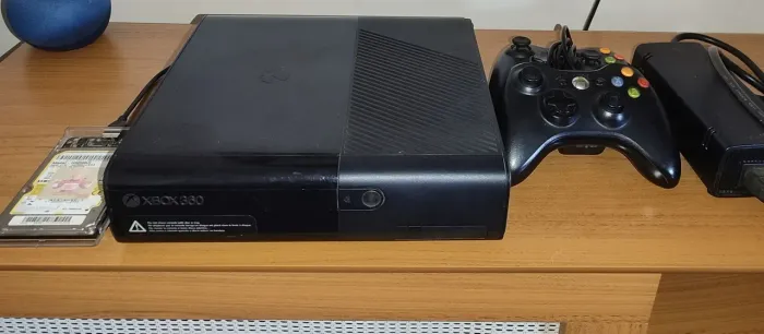 Xbox 360 desbloqueado HD com mais De 100 jogos 2 controles