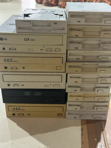 Lote 11 leitor disquete 3 1/2 e 5 leitores de DVD