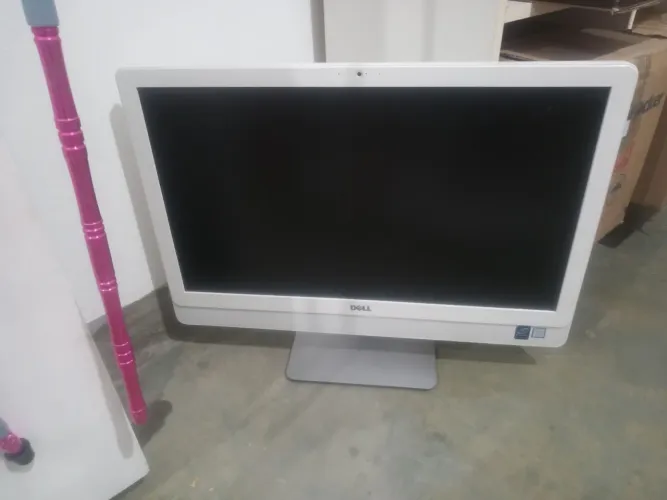 Computador com cpu embutido 