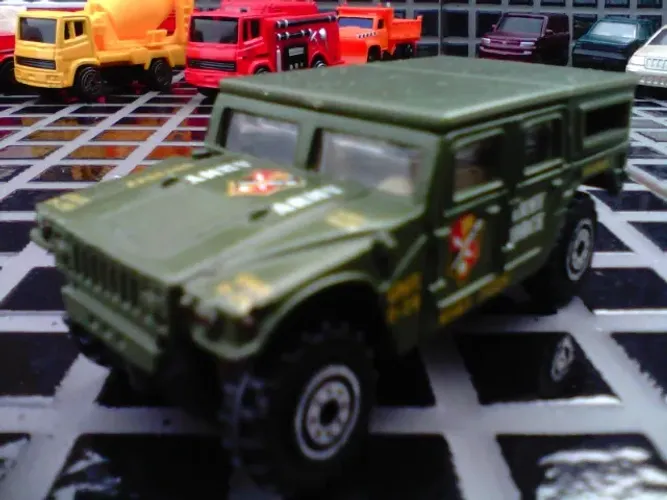 MINIATURA HUMMER H1 ARMY FORCE UNIT O-29 - ESCALA 1/64